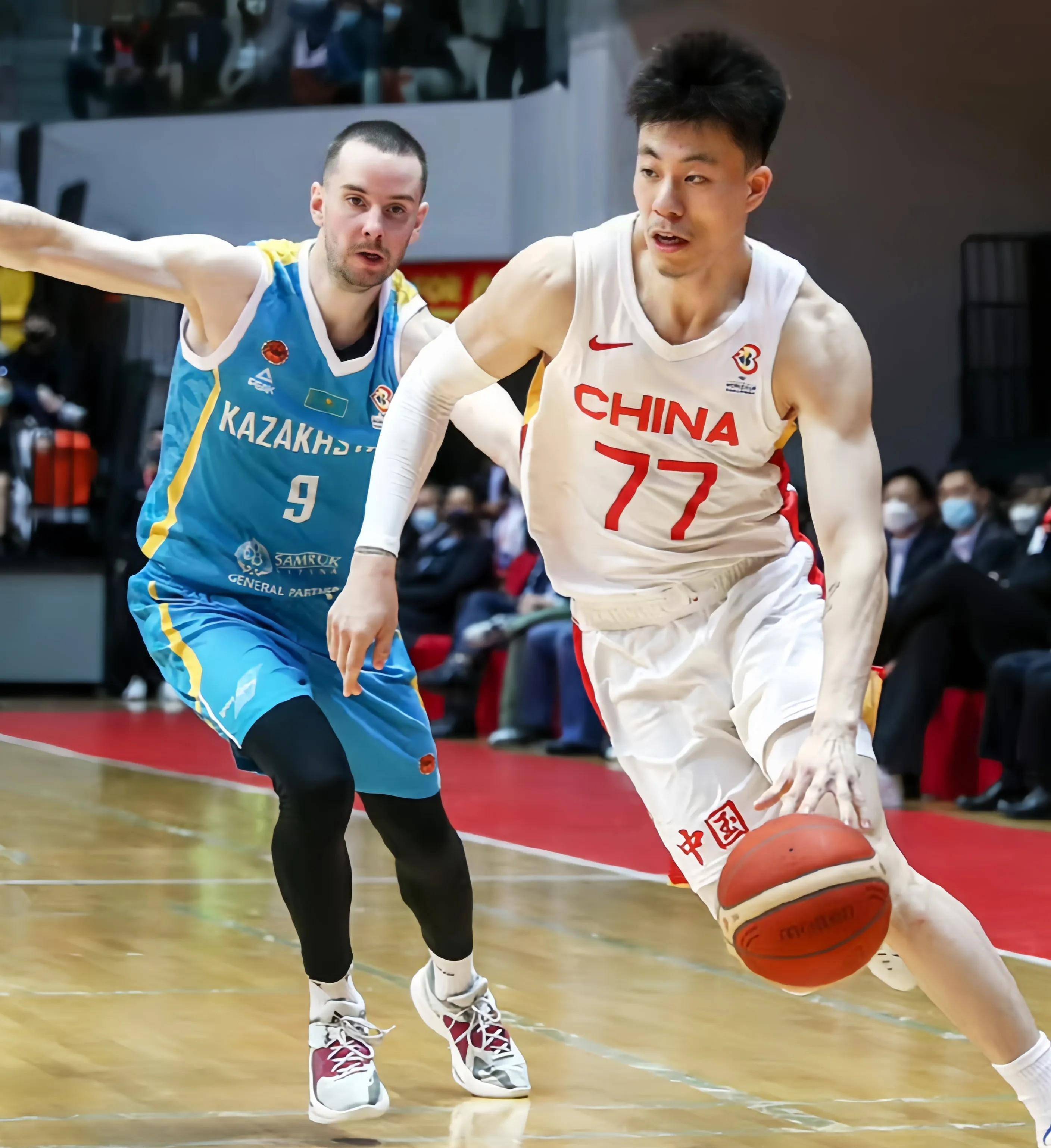 CBA球员集训备战，展现团队合作精神的简单介绍