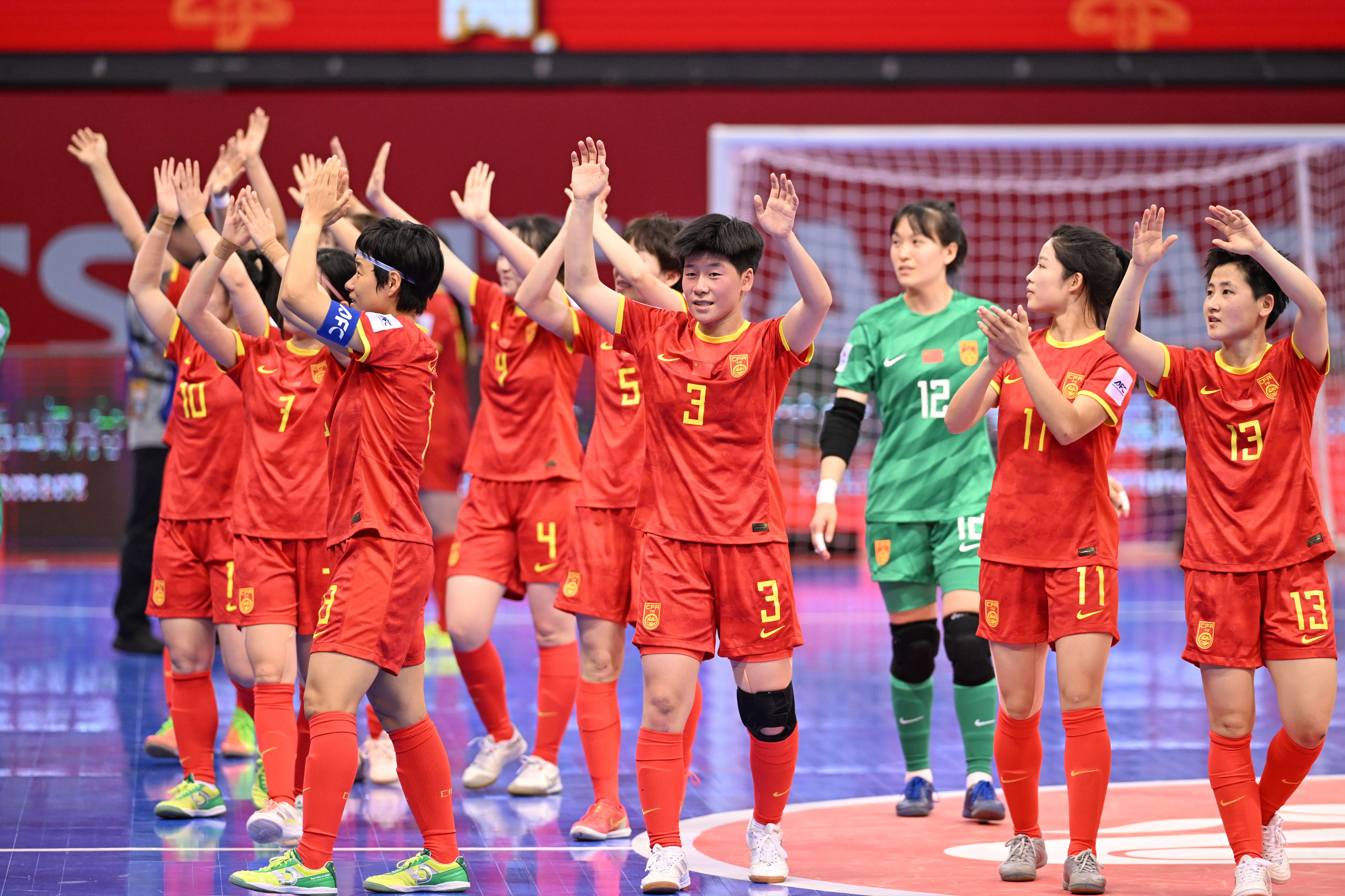 开云体育中国-国内足球联赛中，女子球队比分领先