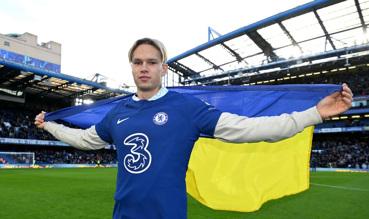 切尔西在关键时刻逆转取胜，保住晋级希望