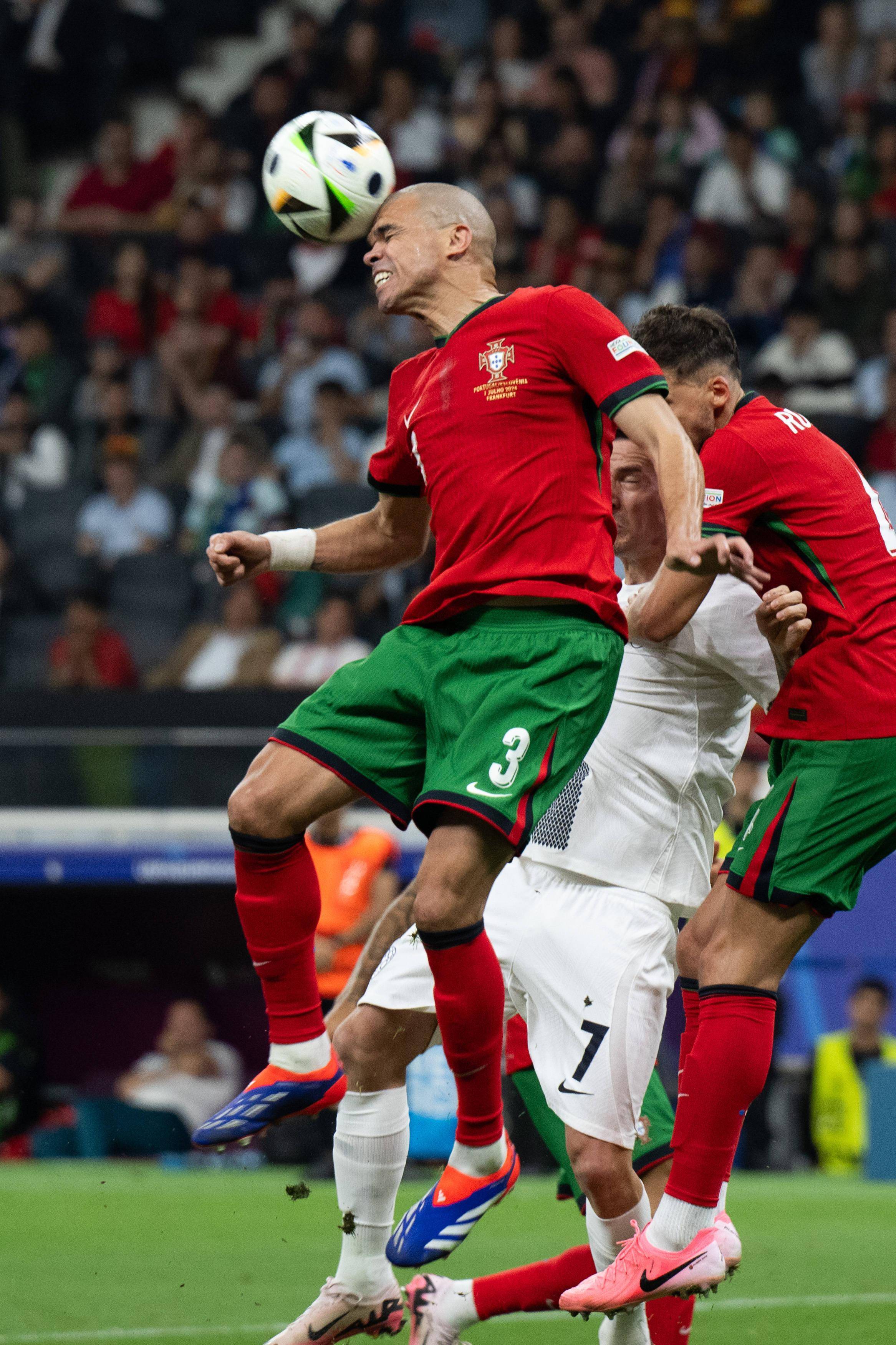 开云APP-激情的足球比赛引爆燃情夏日