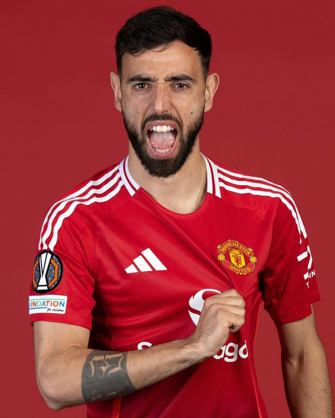 开云平台-关于利物浦签下热刺中场凯恩，转会费打破纪录的信息