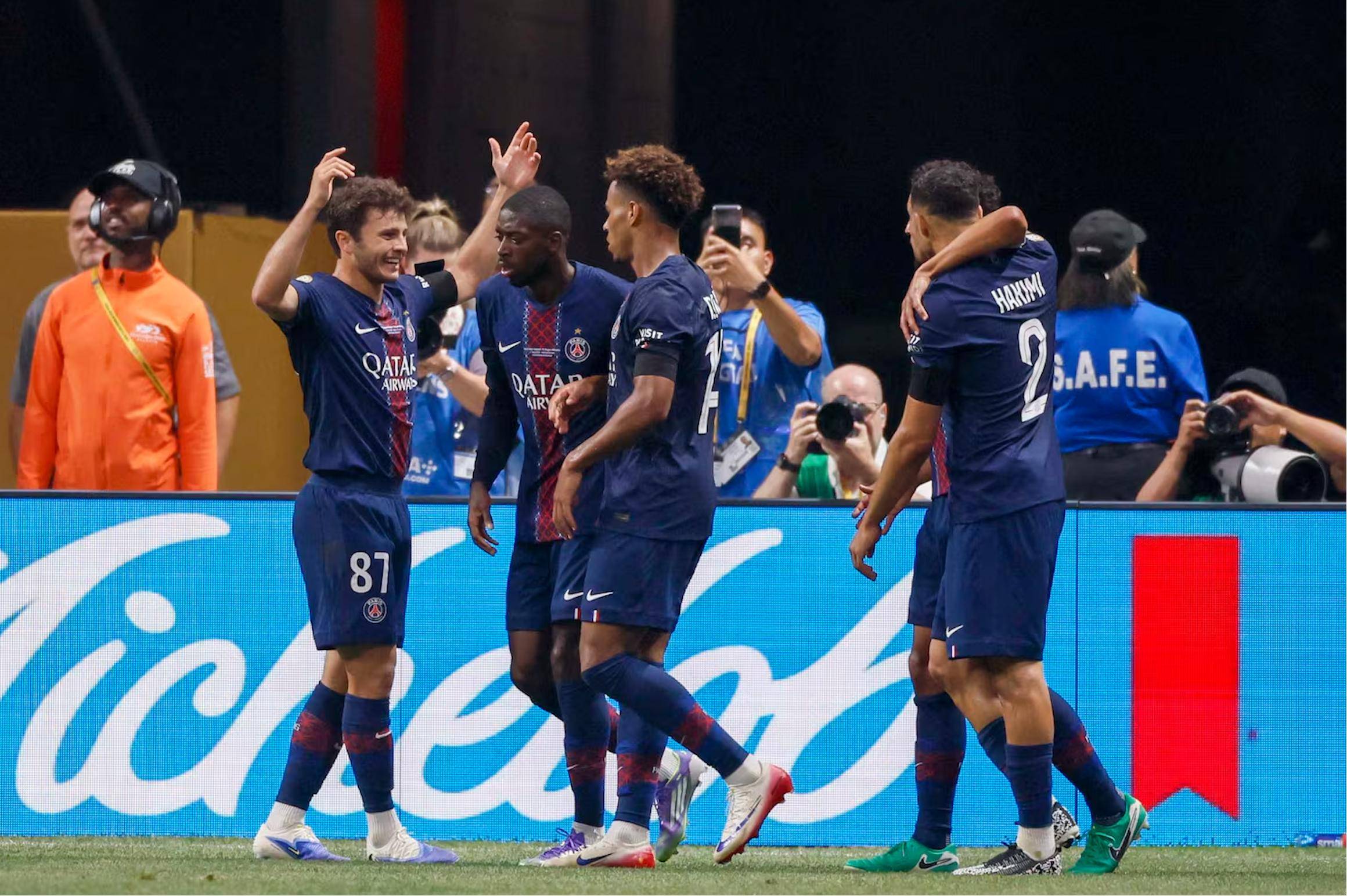 开云体育-切尔西大比分战胜对手，赛季前景一片大好