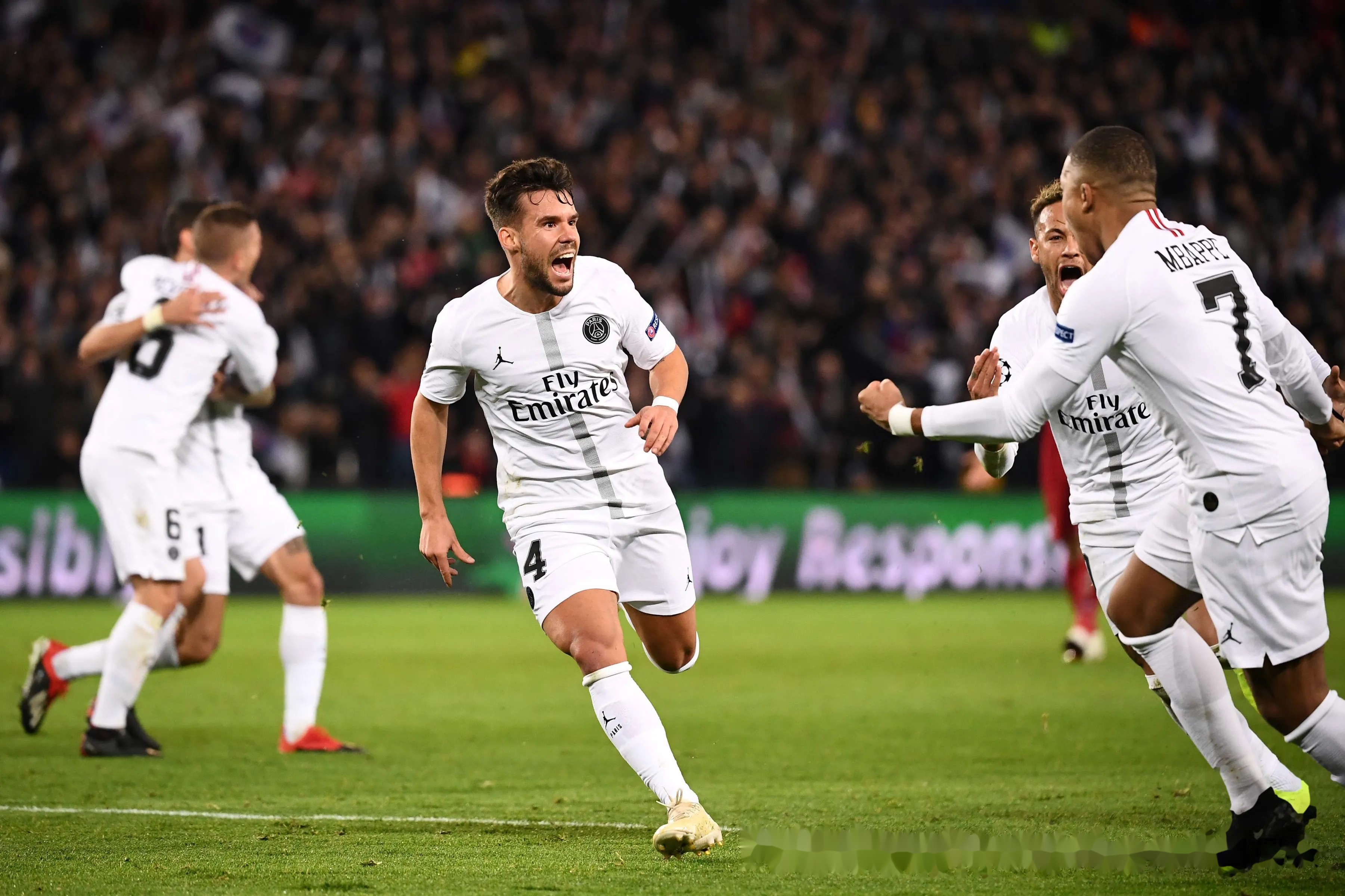 开云体育中国-中欧球员技术全面，成为球场亮点的简单介绍