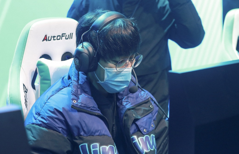 SHR鏖战FNC,Tarzan关键团战开团秒人焦点之战淘汰赛,点燃全场激情 SHR鏖战FNC,Tarzan关键团战开团秒人焦点之战淘汰赛,点燃全场激情