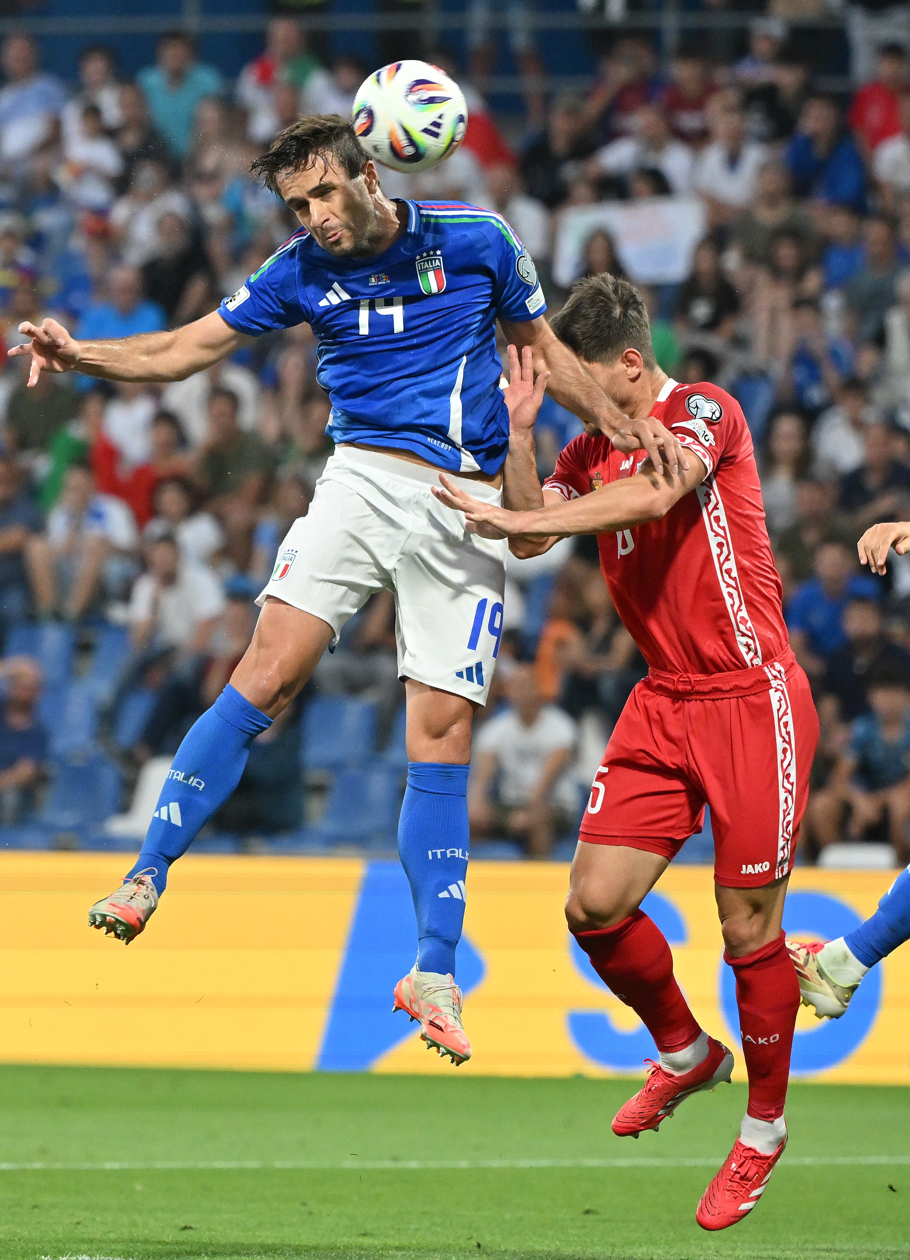 意大利队主场大胜北马其顿队，保持全胜