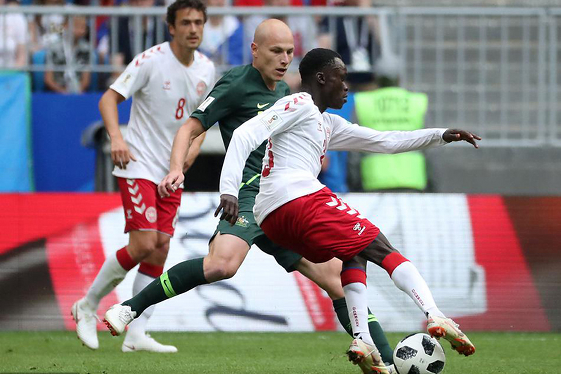 俄罗斯队击败丹麦,成功晋级欧锦赛四强 俄罗斯队击败丹麦,成功晋级欧锦赛四强