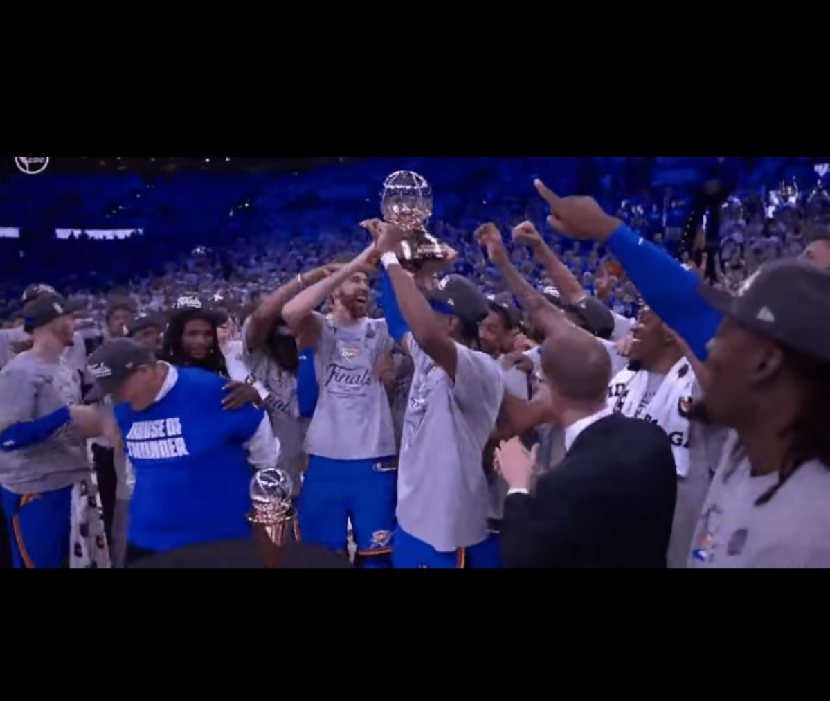 开云体育入口-雷霆横扫开拓者顺利杀入西部决赛