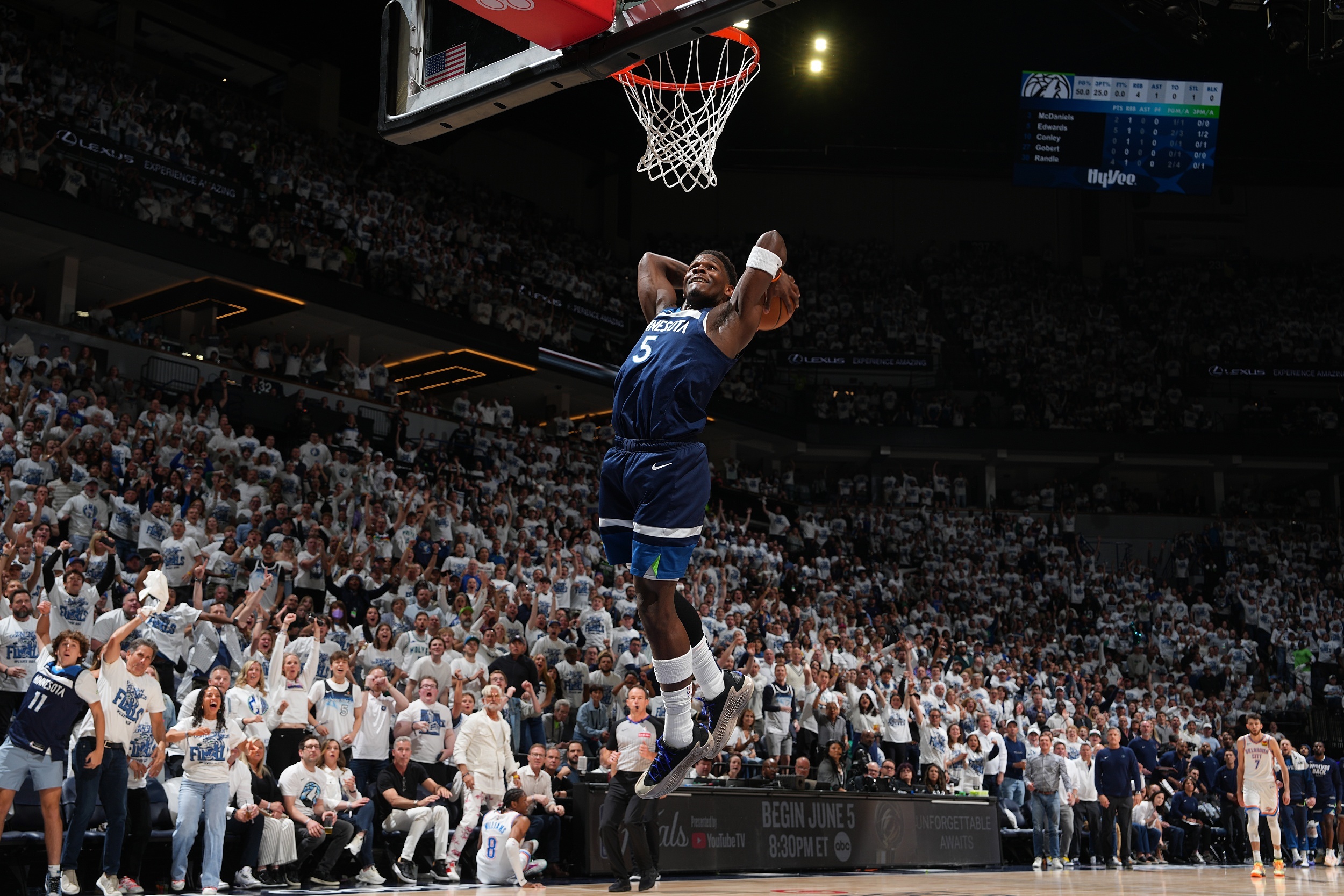 开云官网-尼克斯主场力克森林狼，兰多夫砍下25分