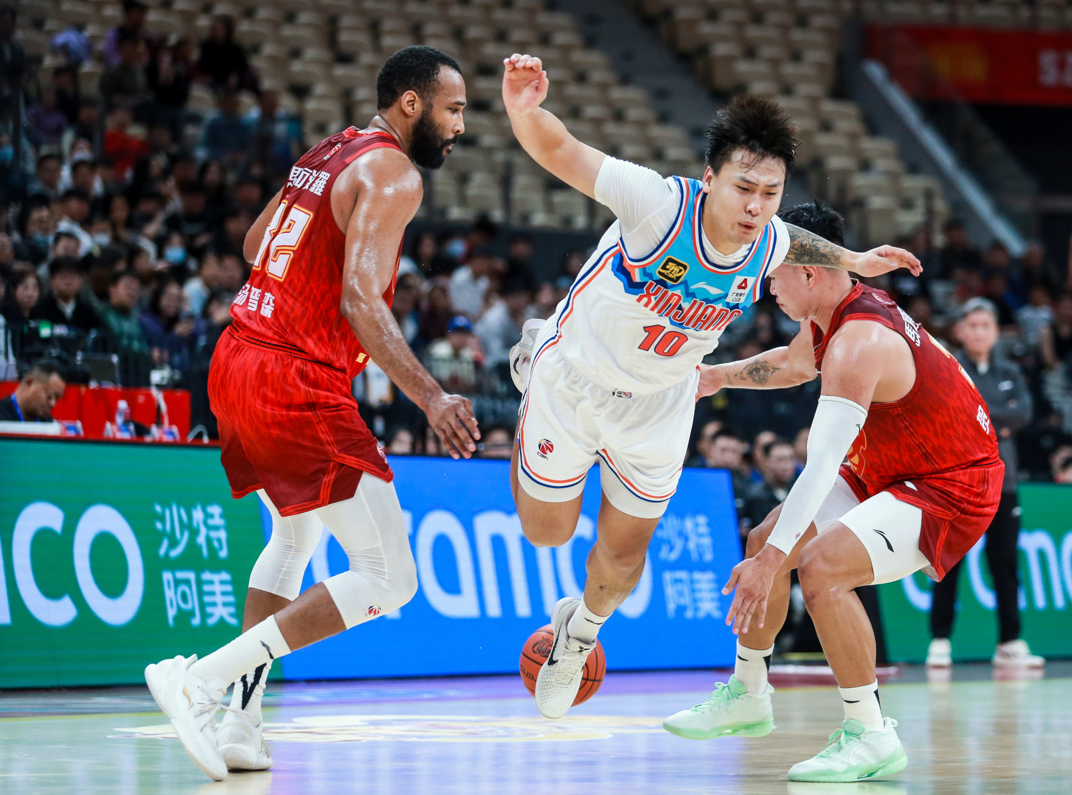 开云体育官方网站-新疆队在场上展现出色，取得重要胜利