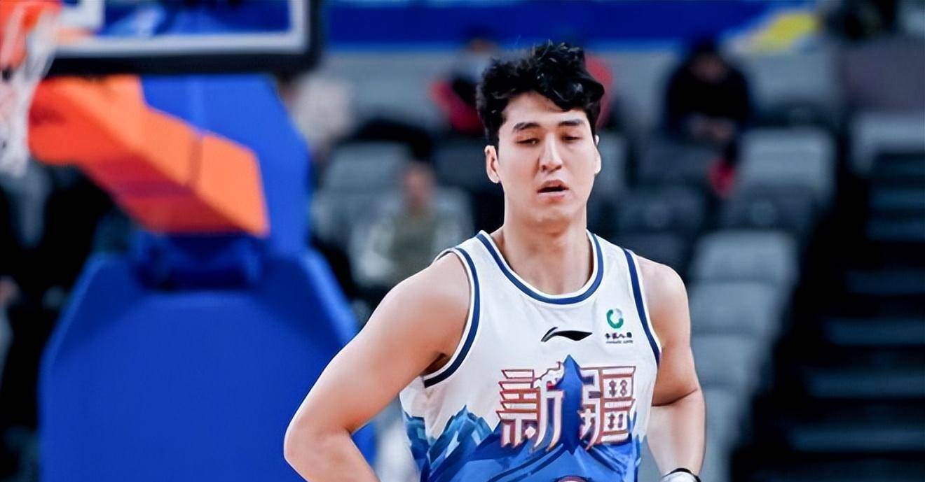 新疆队在场上展现出色，取得重要胜利