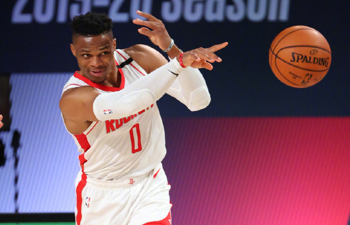 奥格斯堡豪取三分,球队状态回勇 奥格斯堡豪取三分,球队状态回勇