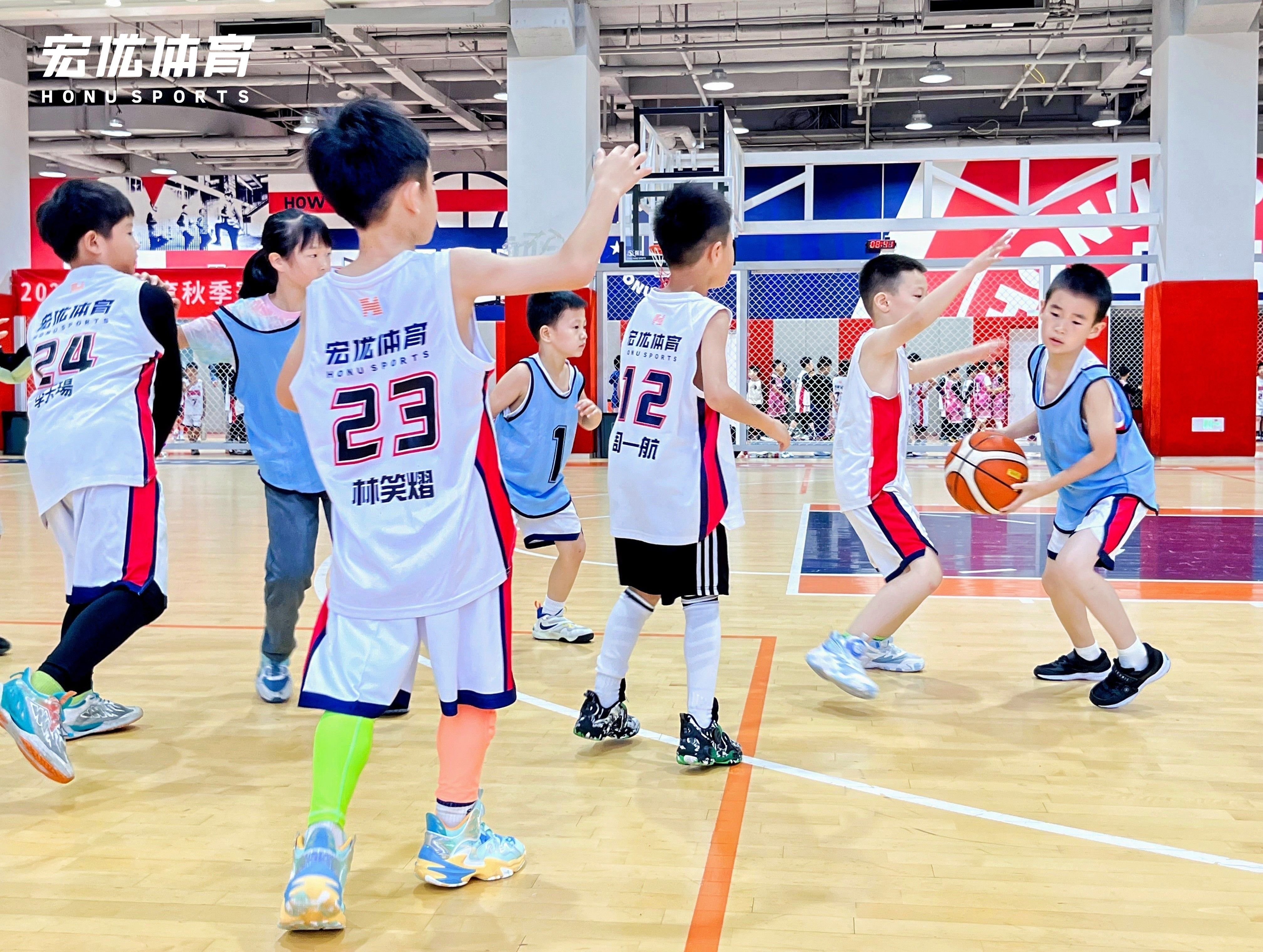 热血篮球激情迸发,球场内外热闹非凡 热血篮球激情迸发,球场内外热闹非凡