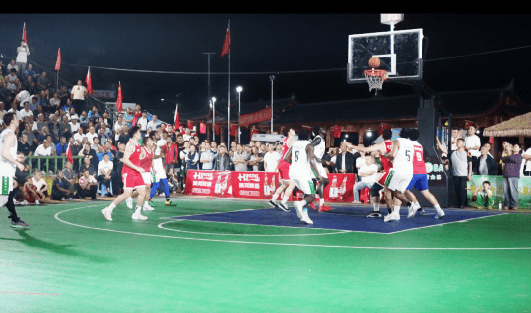 开云APP-热血激战引发球迷狂热，赛场热度高涨的简单介绍